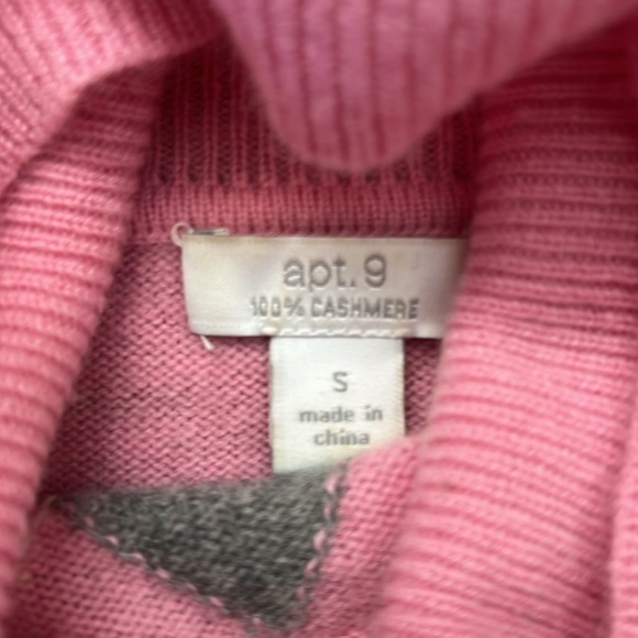 Women’s cashmere turtleneck Argyle sweater in pink and gray. Size small. - Picture 4 of 6